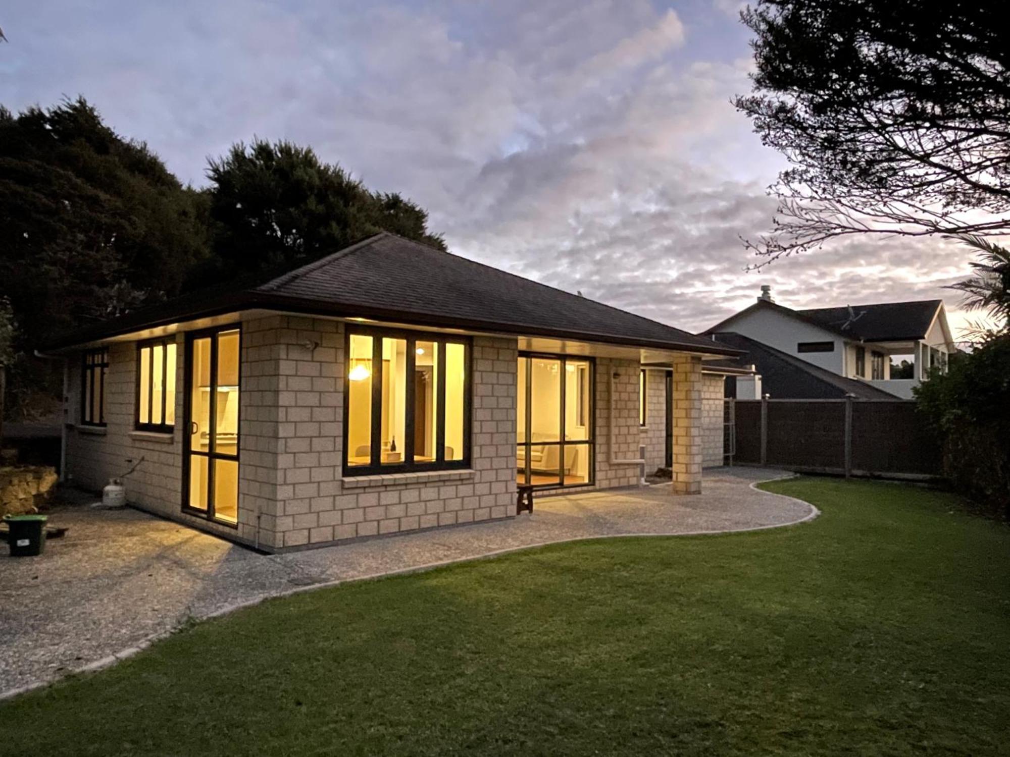 Charming Home Near Nature オークランド エクステリア 写真